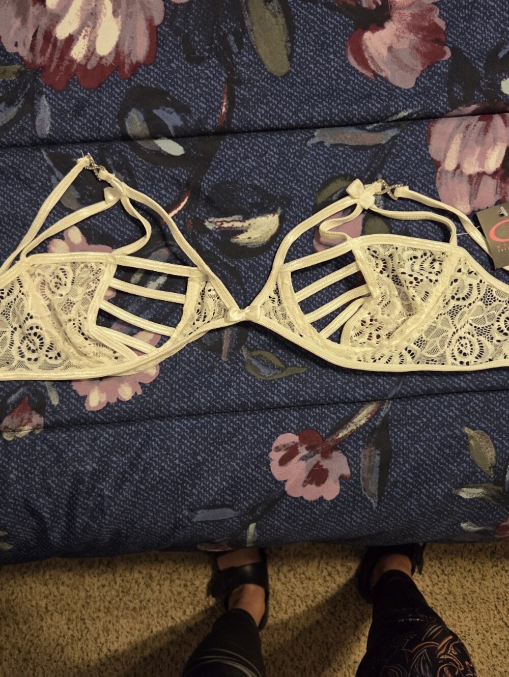 Delicate Lace Underwire Bra - Cream